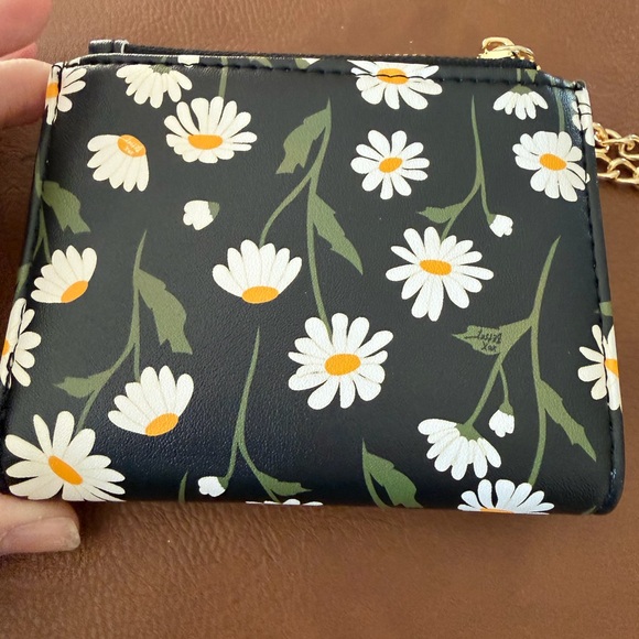 Betsey Johnson Black Daisy Zip Card Case Wallet NWOT - Picture 2 of 6